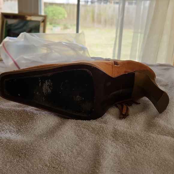 Size 7.5 brown tassel calf boots with side zipper - Picture 3 of 9